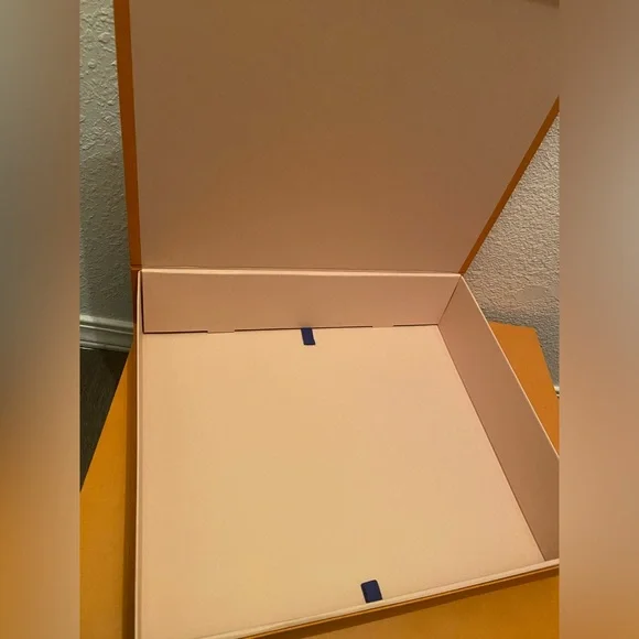 Louis Vuitton GM Box - Picture 2 of 3